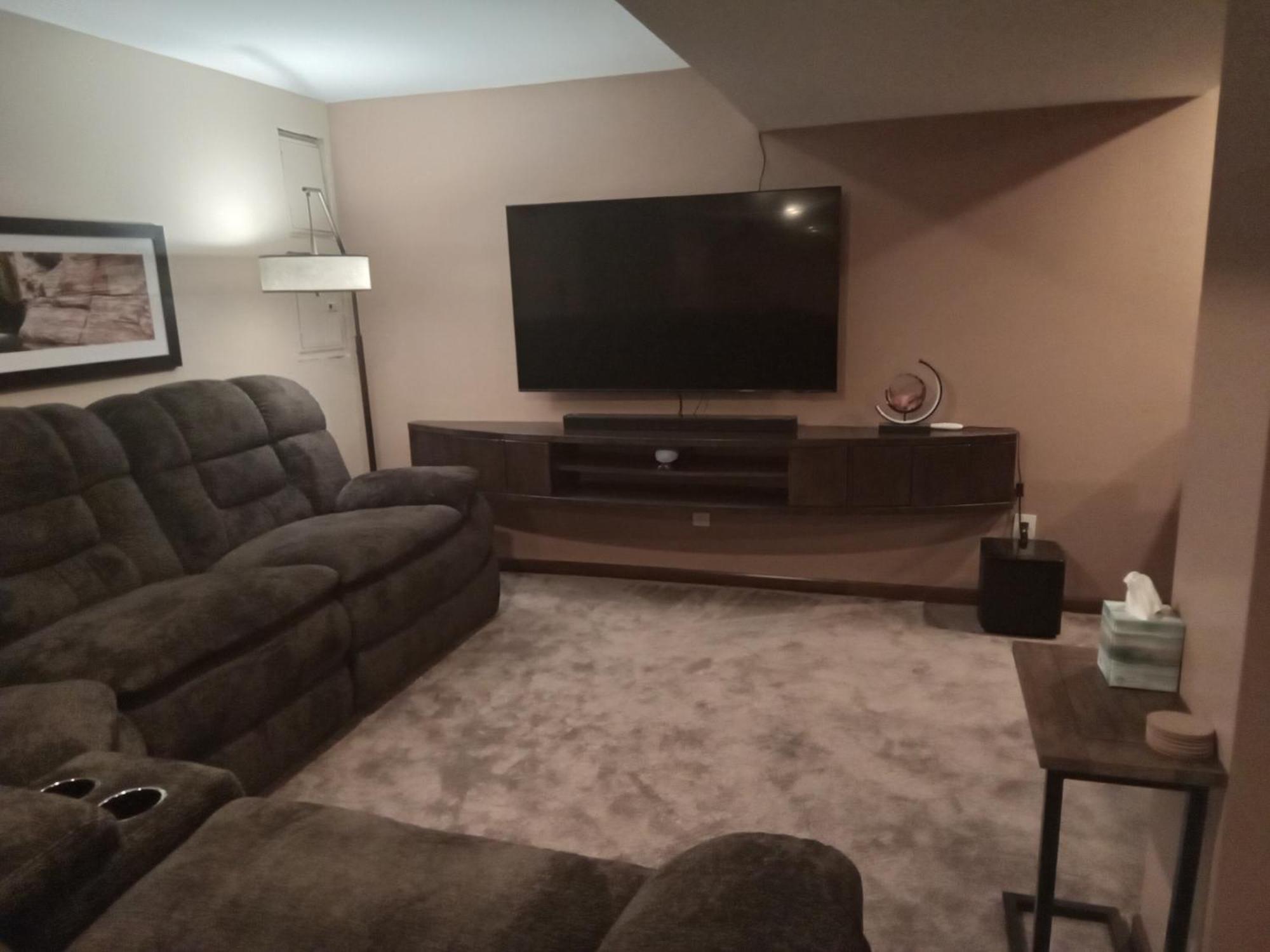 Super Suite With Sauna, Pool Table And Arcade Game Lansing Luaran gambar