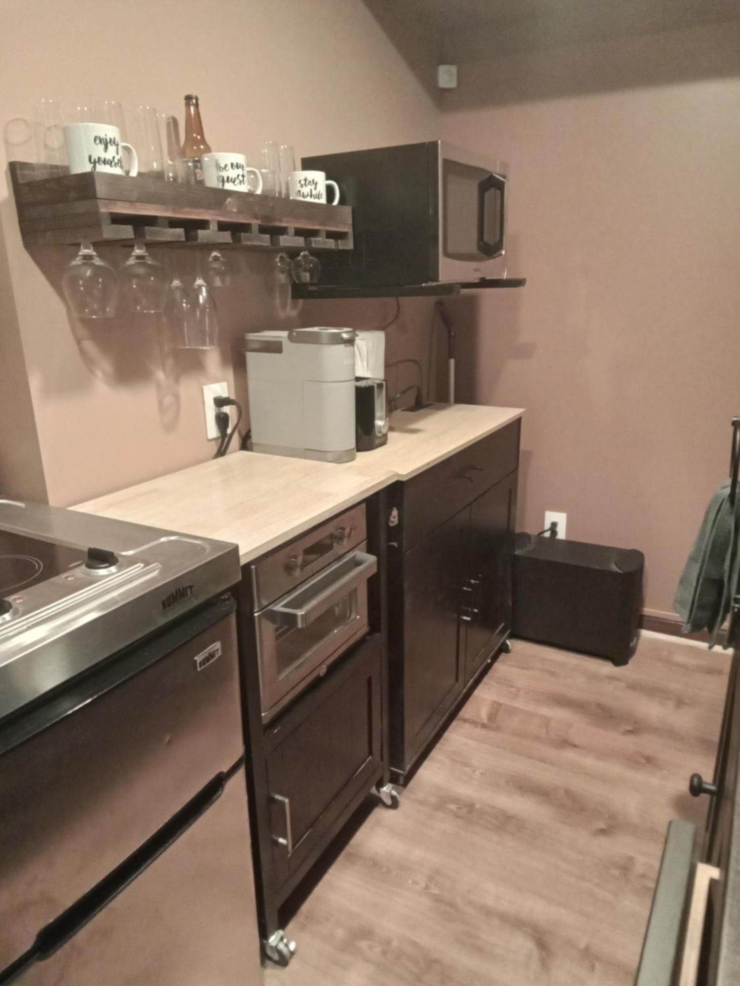 Super Suite With Sauna, Pool Table And Arcade Game Lansing Luaran gambar